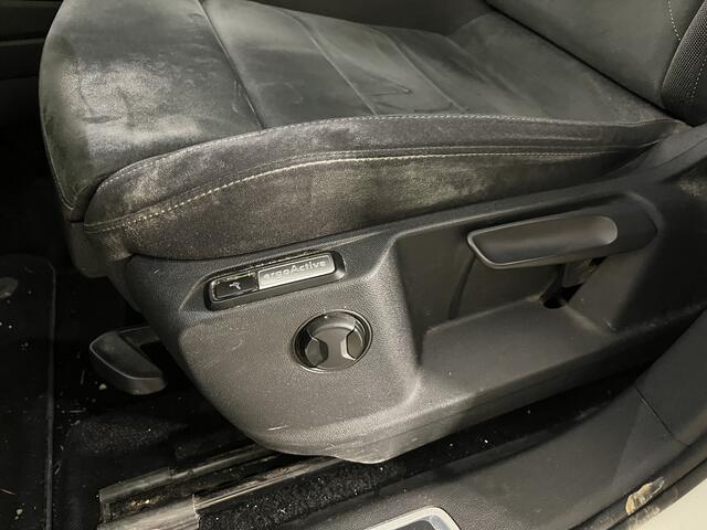 Volkswagen TIGUAN 1.4 TSI eHybrid Elegance / AUTOMAAT/ 245 PK/ PANO/ TREKHAAK/ CAMERA/ PARK. SENSOREN/ ERGO ACTIVE/ IQ. LIGHT/ ADAPT. CRUISE/ STOEL-STUURVERWARM./ DIGITAL DASHBOARD/ NAVI/ CLIMA/ DAB/ 18" LMV