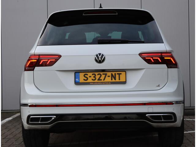 Volkswagen TIGUAN 1.4 TSI eHybrid R-Line | Pano | IQ-light | Trekhaak | Org. NL