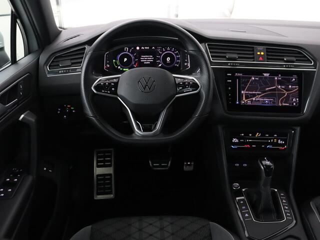Volkswagen TIGUAN 1.4 TSI eHybrid R Line | Trekhaak | Matrix LED | Carplay | Adaptive cruise | Park Assist | Navigatie | Keyless | Virtual Cockpit | Parkeerhulp | PHEV | Plug In