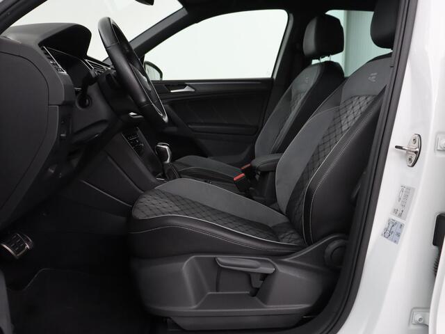 Volkswagen TIGUAN 1.4 TSI eHybrid R Line | Trekhaak | Matrix LED | Carplay | Adaptive cruise | Park Assist | Navigatie | Keyless | Virtual Cockpit | Parkeerhulp | PHEV | Plug In