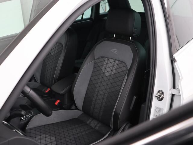 Volkswagen TIGUAN 1.4 TSI eHybrid R Line | Trekhaak | Matrix LED | Carplay | Adaptive cruise | Park Assist | Navigatie | Keyless | Virtual Cockpit | Parkeerhulp | PHEV | Plug In