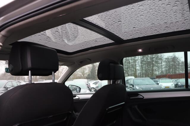 Volkswagen TIGUAN 1.4 TSI ACT Connected Series Panoramadak, Navigatie, Schuif- kanteldak, Apple Carplay, Stoelverwarming