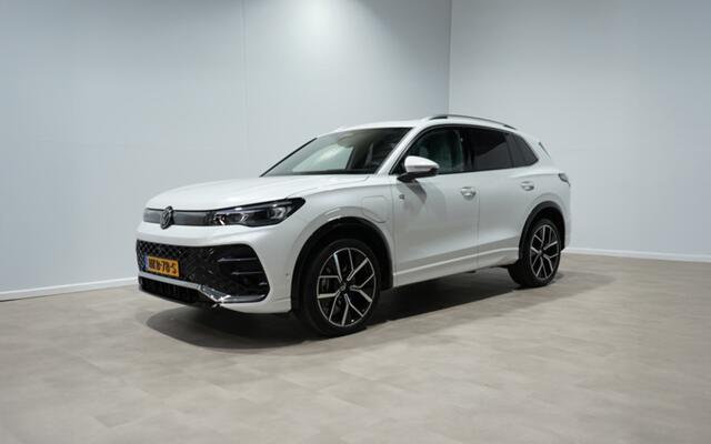 Volkswagen TIGUAN 1.5 eHybrid 204pk R-Line Edition Panorama Navigatie Stoel/Stuurverwarming 360 Camera Carplay Halsteren