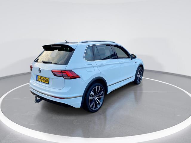 Volkswagen TIGUAN 1.5 TSI 150PK DSG Highline Business R-line · Trekhaak · 20 inch Suzuka velgen · Panoramadak · Apple/Android Carplay ·