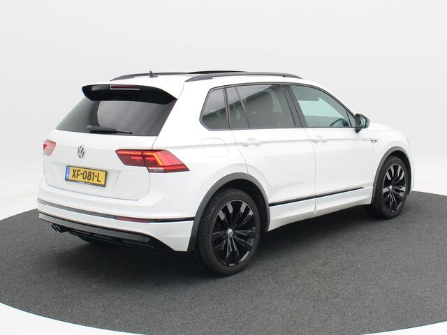 Volkswagen TIGUAN 1.5 TSi 150 Pk Automaat R-Line | Black Style | Panoramadak | Adaptive Cruise | Climate Control | Stoelverwarming | Carplay | Navigatie | Parkeersensoren | 20 Inch | 84.533 Km!!