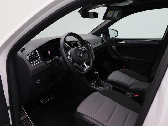 Volkswagen TIGUAN 1.5 TSi 150 Pk Automaat R-Line | Black Style | Panoramadak | Adaptive Cruise | Climate Control | Stoelverwarming | Carplay | Navigatie | Parkeersensoren | 20 Inch | 84.533 Km!!
