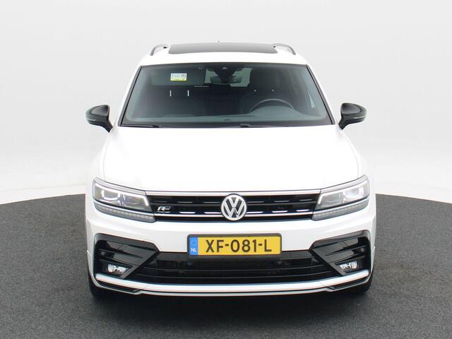 Volkswagen TIGUAN 1.5 TSi 150 Pk Automaat R-Line | Black Style | Panoramadak | Adaptive Cruise | Climate Control | Stoelverwarming | Carplay | Navigatie | Parkeersensoren | 20 Inch | 84.533 Km!!