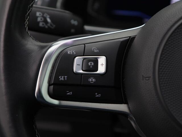 Volkswagen TIGUAN 1.5 TSi 150 Pk Automaat R-Line | Black Style | Panoramadak | Adaptive Cruise | Climate Control | Stoelverwarming | Carplay | Navigatie | Parkeersensoren | 20 Inch | 84.533 Km!!