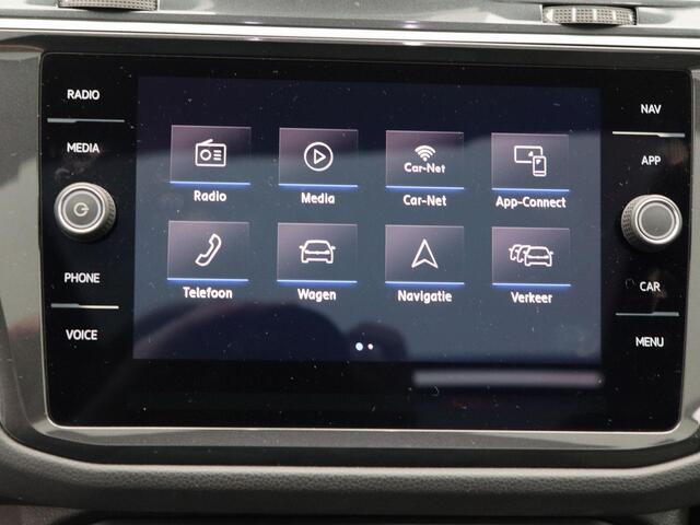 Volkswagen TIGUAN 1.5 TSi 150 Pk Automaat R-Line | Black Style | Panoramadak | Adaptive Cruise | Climate Control | Stoelverwarming | Carplay | Navigatie | Parkeersensoren | 20 Inch | 84.533 Km!!