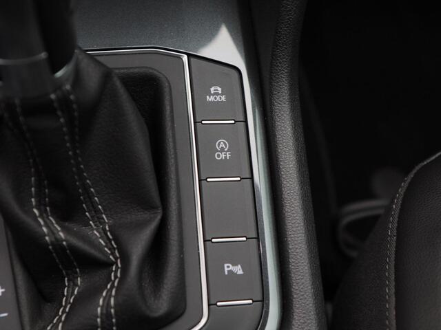 Volkswagen TIGUAN 1.5 TSi 150 Pk Automaat R-Line | Black Style | Panoramadak | Adaptive Cruise | Climate Control | Stoelverwarming | Carplay | Navigatie | Parkeersensoren | 20 Inch | 84.533 Km!!