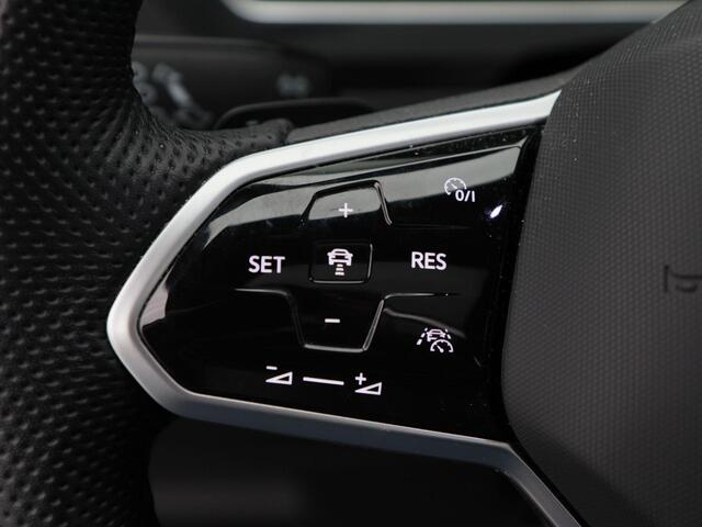 Volkswagen TIGUAN 1.5 TSi 150 Pk Automaat R-Line Business | Black Style | Panoramadak | Adaptive Cruise | Stoelverwarming | Navigatie | Camera | Carplay | 20 Inch | 43.051 Km!!