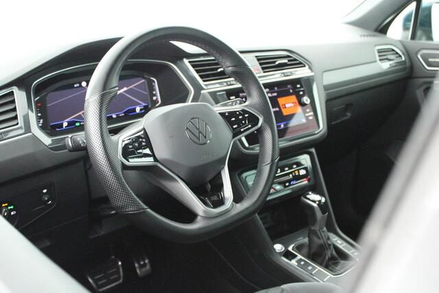 Volkswagen TIGUAN 1.5 TSI 150pk DSG 2x R-Line HUD Trekhaak Camera harman/kardon Panoramadak Keyless Virtual Cockpit Navigatie