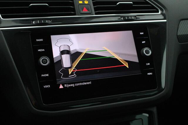 Volkswagen TIGUAN 1.5 TSI 150pk DSG 2x R-Line HUD Trekhaak Camera harman/kardon Panoramadak Keyless Virtual Cockpit Navigatie