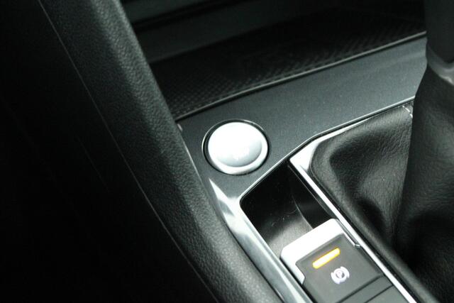 Volkswagen TIGUAN 1.5 TSI 150pk DSG 2x R-Line HUD Trekhaak Camera harman/kardon Panoramadak Keyless Virtual Cockpit Navigatie