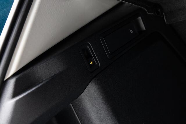 Volkswagen TIGUAN 1.5 eHybrid Life Edition | NL Auto | | Nieuw Model | Virtual Cockpit | Navigatie | Apple CarPlay/Android Auto | Camera | DAB | Stoel/Stuurverwarming | Standkachel | Adaptieve Cruise Control | Ele.kofferdeksel | Ele. trekhaak |