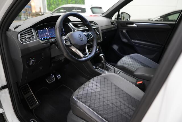 Volkswagen TIGUAN 1.5 TSI R-Line * Pano - 20" - Keyless - Camera - IQ Light - Blind Spot - Standkachel *