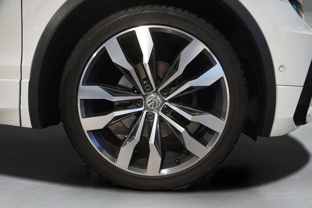 Volkswagen TIGUAN 1.5 TSI ACT Highline Business R | Pano | Leder | LED | Camera | 20" LM | Dealer onderh.