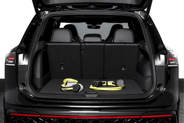 Volkswagen TIGUAN 1.5 eHybrid 272 PK R-Line Edition | Black Style | Assistance Plus | Elek. Trekhaak | S/K-panodak | IQ Light | Adapt. Cruise | Stoel-+stuurverw. | NAV+App. Connect | 360 Camera | LM 20" | 4059