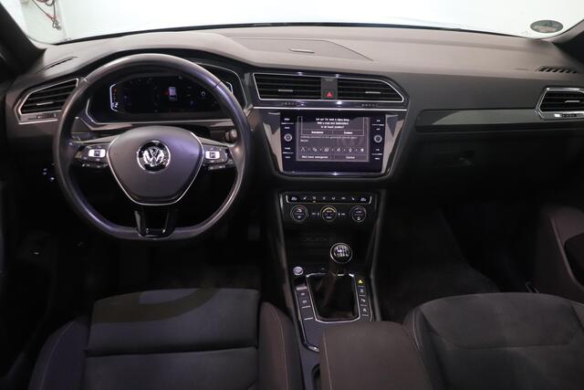 Volkswagen TIGUAN 1.5 TSI Comfortline Business R-Line | Panorama dak | 360° Camera | Key-Less | LED koplampen |