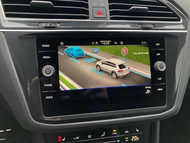 Volkswagen TIGUAN 1.5TSI/150PK DSG R-Line Black Style Navigatie · Apple Carplay/Android Auto · Camera + Parkeersensoren · Garantie t/m 17-02-2026 of 80000km.