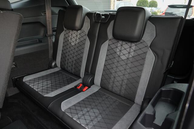 Volkswagen TIGUAN Allspace 1.5Tsi 150Pk Aut. I R-Line | 7-Persoons | Virtual Cockpit | Head-Up display | Achteruitrijcamera | Panoramadak | 20''