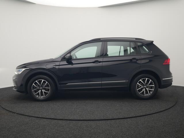 Volkswagen TIGUAN 1.4 TSI eHybrid Life Plug In Hybrid 245pk Dealer O.H. PHEV | Trekhaak Af Fabriek | Adaptive Cruise | Sportstoelen & Stuur Verwarmd | Virtual | Keyless | Blis | Navigatie | DAB |