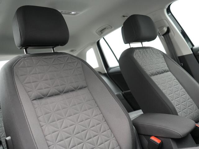 Volkswagen TIGUAN 1.4 TSI eHybrid Life Plug In Hybrid 245pk Dealer O.H. PHEV | Trekhaak Af Fabriek | Adaptive Cruise | Sportstoelen & Stuur Verwarmd | Virtual | Keyless | Blis | Navigatie | DAB |