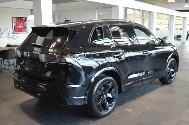 Volkswagen TIGUAN 2.0 TDI 3X R-LINE Black Style navi camera trekhaak 150 pk !!