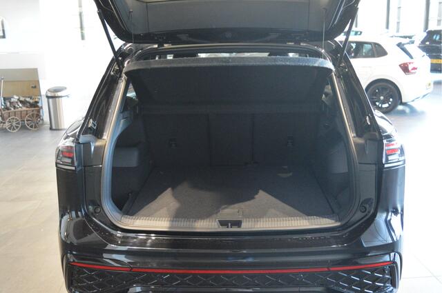 Volkswagen TIGUAN 2.0 TDI 3X R-LINE Black Style navi camera trekhaak 150 pk !!