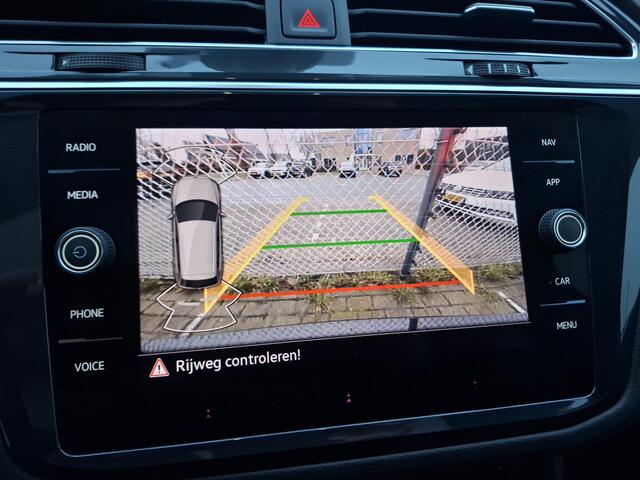 Volkswagen TIGUAN 1.5 TSI R-Line Business+ | Navigatie | LM Velgen 29" | Elektrisch Glazen Panoramadak | Voorstoelen/Stuur/Achterbank Verwarmd | Cruise Control Adaptief | Achteruitrijcamera | Airco |
