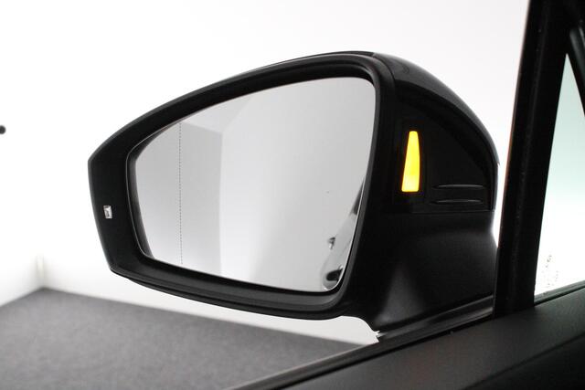 Volkswagen TIGUAN 1.5 TSI 150pk DSG 2x R-Line Black Style Leder Head-Up Stoelverwarming Virtual Cockpit Navigatie