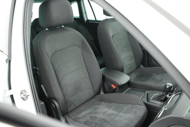 Volkswagen TIGUAN 1.5 TSI 150pk DSG ACT R-Line Highline Trekhaak Camera Stoelverwarming Virtual Cockpit Panoramadak Navigatie