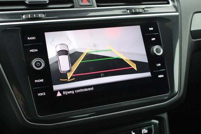 Volkswagen TIGUAN 1.5 TSI 150pk DSG ACT R-Line Highline Trekhaak Camera Stoelverwarming Virtual Cockpit Panoramadak Navigatie