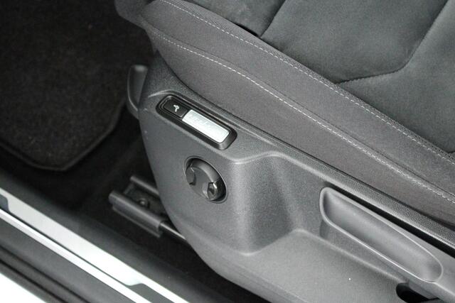 Volkswagen TIGUAN 1.5 TSI 150pk DSG ACT R-Line Highline Trekhaak Camera Stoelverwarming Virtual Cockpit Panoramadak Navigatie