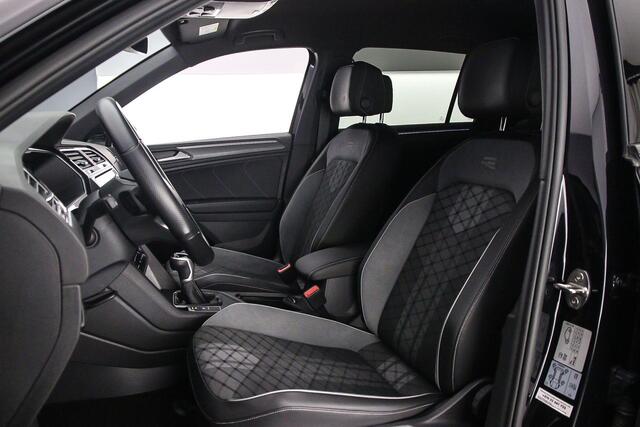 Volkswagen TIGUAN R-Line Business 1.4 TSI eHybrid 245pk DSG Automaat Trekhaak, LED matrix koplampen, Black style, Adaptive cruise control, Navigatie, Achteruitrijcamera