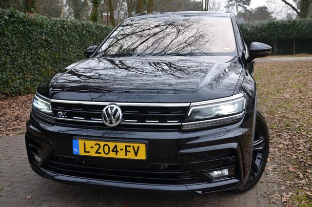 Volkswagen TIGUAN Allspace 1.5 TSI Highline Business R Line 7 Persoons.. Automaat/Navi/Pdc/Ecc/Led/Virtual dashboard/Achteruitrijcamera/Panoramadak/Cr-Controle/19-Inch Lmv/Trekhaak elektrisch uitklapbaar/2X R Line/Stoelverwarming