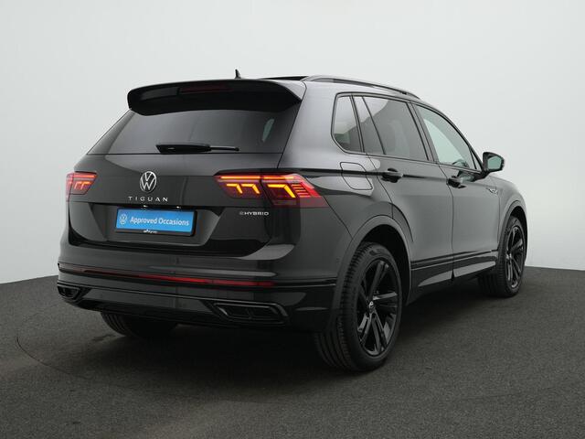 Volkswagen TIGUAN 1.4 TSI eHybrid 245 pk DSG R-Line | Panoramadak | Leder | Geheugenstoelen | Head-up display | 360 camera | IQ Light | Stuur-/stoelverwarming