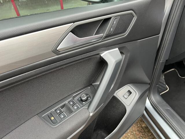 Volkswagen TIGUAN Allspace 1.5 TSI Comfortline Business | 1e NL Eigenaar | ACC | Elec. klep | Stoelverwarming |