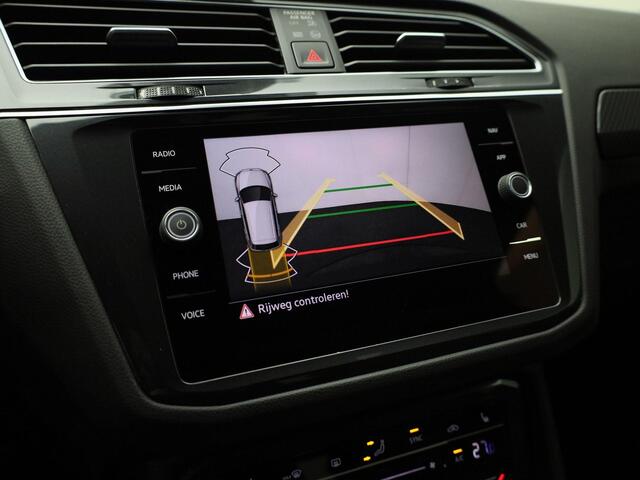 Volkswagen TIGUAN 1.5TSI/150PK R-Line Black Style DSG Navigatie · Apple Carplay/Android Auto · Camera + Parkeersensoren · Garantie t/m 17-02-2026 of 80000km.