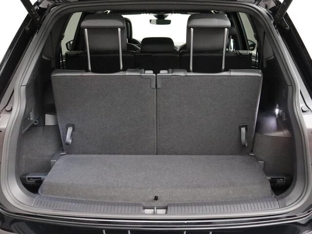 Volkswagen TIGUAN Allspace 1.5 TSI R-Line Business 7 Persoons! | Panoramadak | ACC | IQ Light!