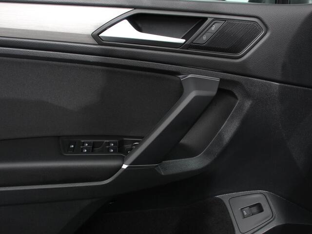 Volkswagen TIGUAN Allspace 1.5 TSI DSG Comfortline 7p. Climate Control Camera Parkeer sensoren Trekhaak Electrisch bedienbare achterklep Stoelverwarming