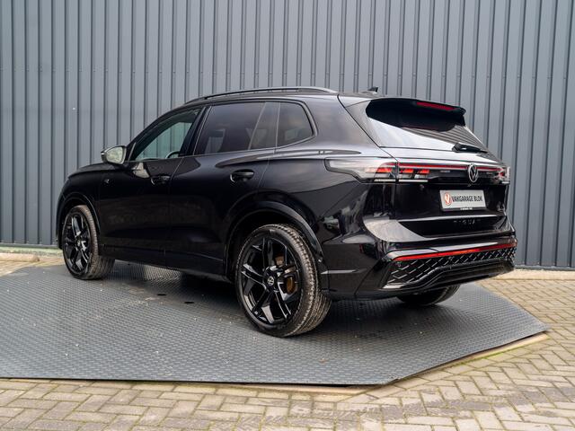 Volkswagen TIGUAN 1.5 eTSI R-Line Edition | 360 Camera | 20'' | Black Style | Side Assist | Prijs Rijklaar!!