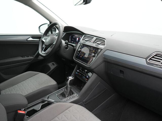 Volkswagen TIGUAN 1.4 TSI eHybrid Elegance Plug In Hybrid 245pk Dealer O.H. PHEV | Trekhaak Af Fabriek | Panodak | Adaptive Cruise | Camera | Stuur Verwarmd | Apple Carplay | Keyless | Blis | Navigatie | DAB |