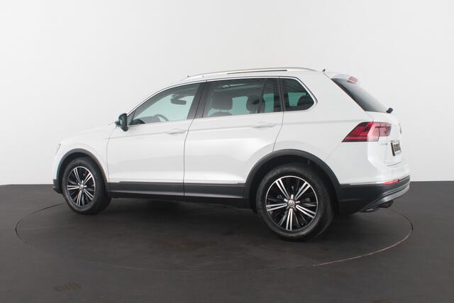 Volkswagen TIGUAN 1.4 TSI ACT Highline Pano.schuif/Trekhaak/Adapt.cruise/LED/18inch...