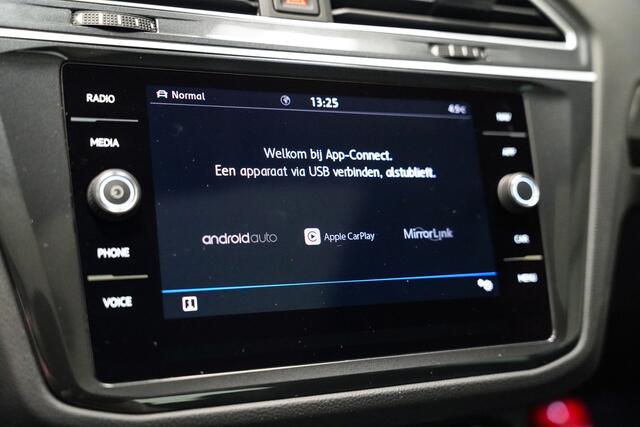 Volkswagen TIGUAN 1.5 TSI 150pk ACT R-Line|Panodak|Trekhaak|Leder