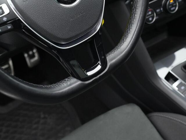 Volkswagen TIGUAN 1.5 TSI 150 pk DSG ACT Highline Business R / R-Line | Panoramadak | Trekhaak | 360 camera | Dynaudio