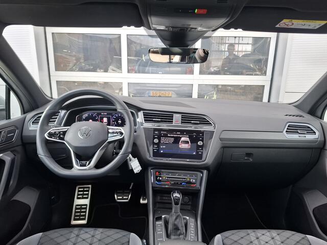 Volkswagen TIGUAN 1.5 TSI R-Line | Navigatie/Android/Apple Carplay | LM Velgen 19" | Elektrisch Glazen Panoramadak | Voorstoelen Verwarmd | Cruise Control Adaptief | Achteruitrijcamera | Airco |