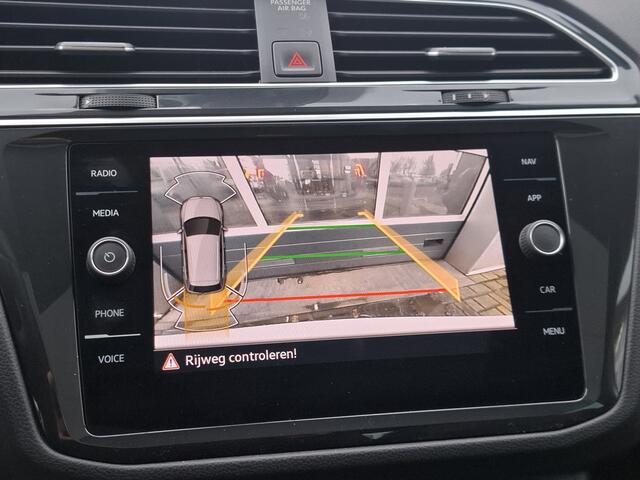 Volkswagen TIGUAN 1.5 TSI R-Line | Navigatie/Android/Apple Carplay | LM Velgen 19" | Elektrisch Glazen Panoramadak | Voorstoelen Verwarmd | Cruise Control Adaptief | Achteruitrijcamera | Airco |