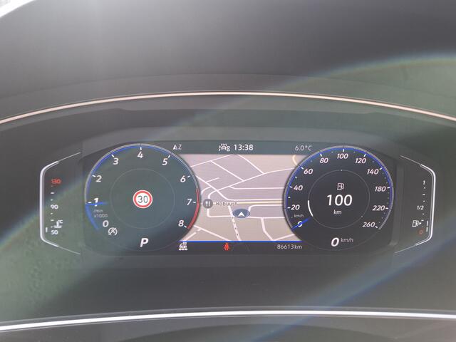 Volkswagen TIGUAN 1.5 TSI R-Line | Navigatie/Android/Apple Carplay | LM Velgen 19" | Elektrisch Glazen Panoramadak | Voorstoelen Verwarmd | Cruise Control Adaptief | Achteruitrijcamera | Airco |