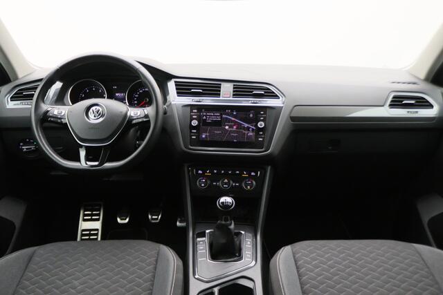 Volkswagen TIGUAN 1.5 TSI ACT Comfortline Business LED, Navigatie, ACC, Trekhaak, Lane Assist, PDC